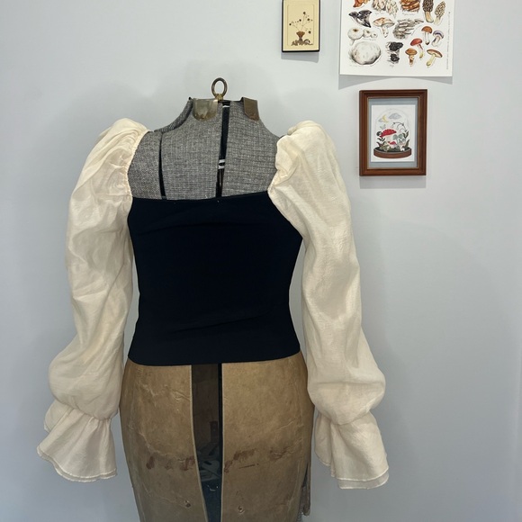 ZARA holiday Too with puffy sleeves - Picture 3 of 5